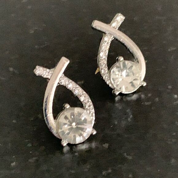 Men’s Iced Out Criss Cross Fishtail Earrings, Cubic Zirconia Crystal Silver Tone - Picture 4 of 11